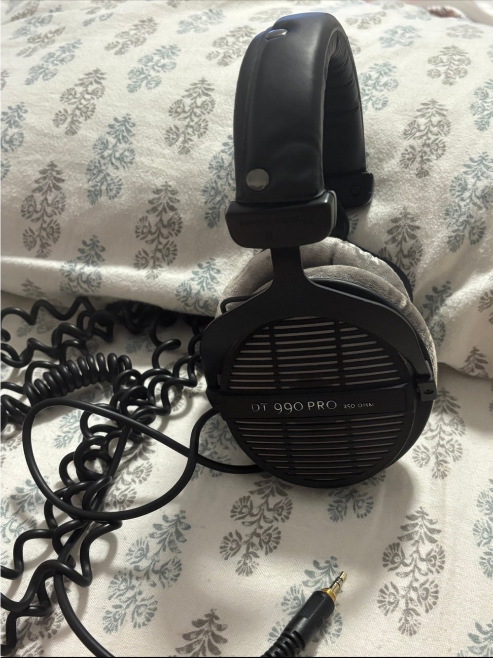 Beyerdynamic DT 990 Pro 250 ohm Headphones (Read Description)